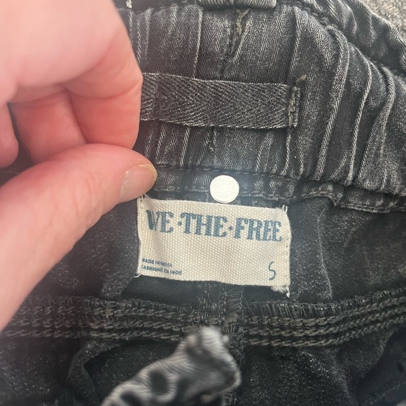 Free People Black Can't Compare
Slouch Pants Cargo Low Rise. Black color - Picture 7 of 7